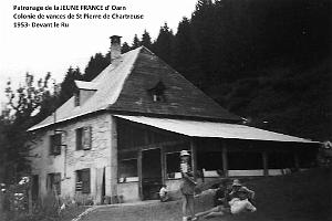 COLO JEUNE FRANCE 1953 devant le Ru 2